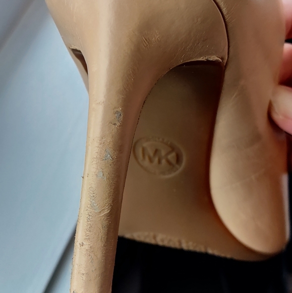 Michael Kors beige heels - Picture 7 of 8